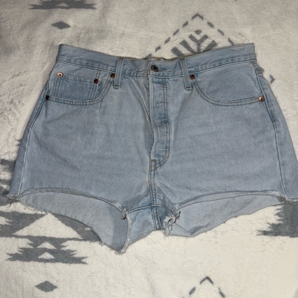 Bundle of 3 Levi’s Denim Distressed Women Shorts - Picture 3 of 3